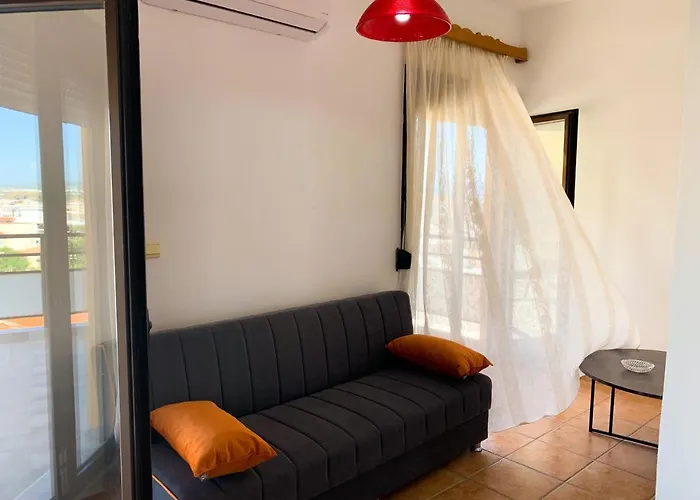 Huge Luxury And Free Parking