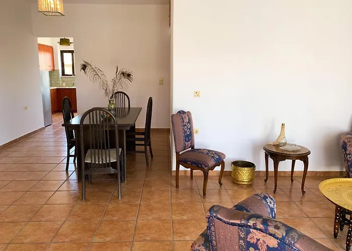 Huge Luxury And Free Parking